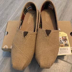 TOMS Classic Natural Burlap Shoes. (NWT)